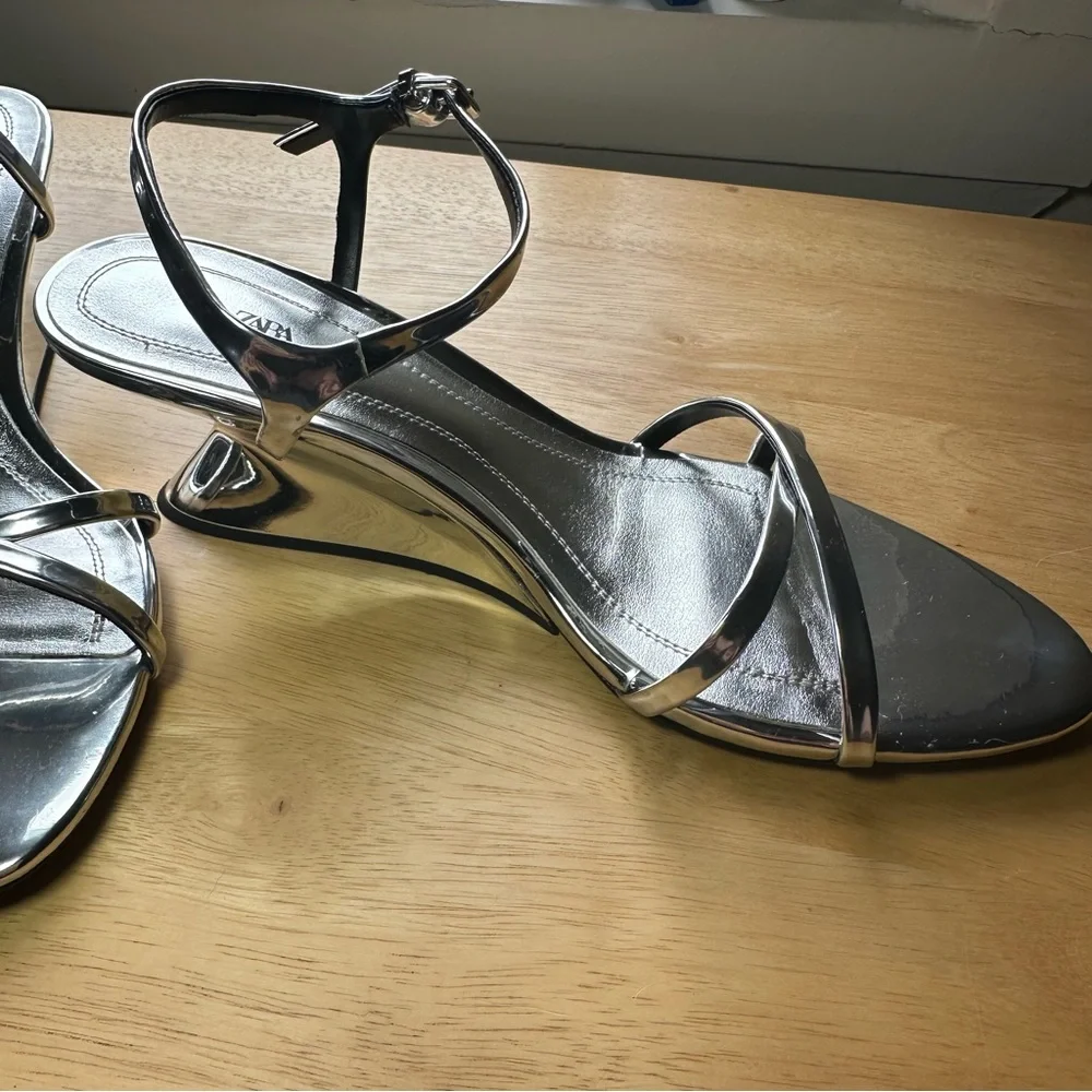 Mirrored Silver Metallic Wedge Sandals - Zara Size 6.5 - Picture 4 of 10